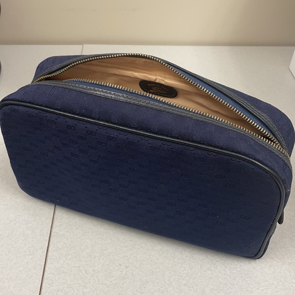 SOLD💙Vintage Gucci Toiletry Pouch💙 - Picture 16 of 16